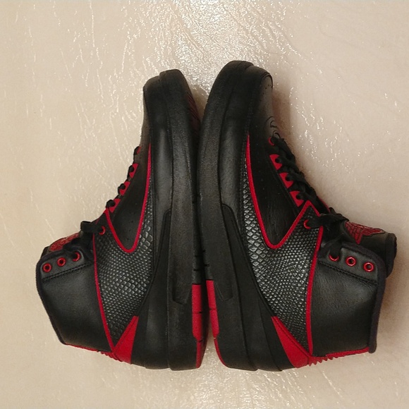 Air Jordan 2 Retro Black/Varsity Red (2016) - Picture 4 of 14